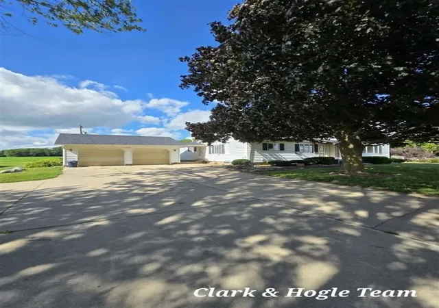 Homes for sale in Muir, MI | 11215 Stoudt Rd, Muir, MI 48860 | MLS# 70540177