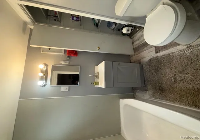 3rd image of 10400 Whittier St, Detroit, MI 48224 | MLS# 60994979
