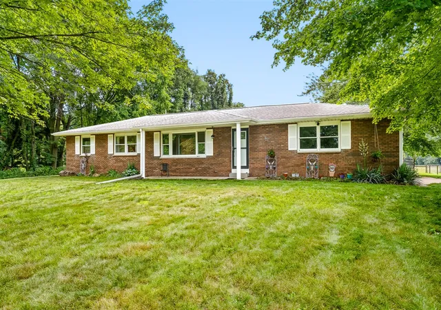 Homes for sale in Vicksburg, MI | 15769 S 29th St, Vicksburg, MI 49097 | MLS# 70543875