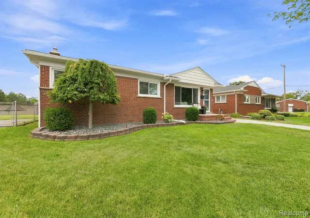 image of 2465 Marian Dr, Trenton, MI 48183 | MLS# 61022863