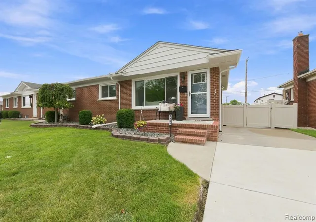 image of 2465 Marian Dr, Trenton, MI 48183 | MLS# 61022863
