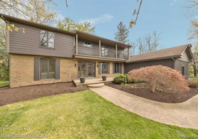 Photo 3 of Single family home for sale at 5240 Clarendon Crest St, Bloomfield Hills, MI 48302 2611 | MLS# 61025642 | Listing updated on 2026-08-29