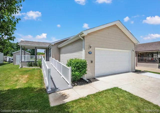 Homes for sale in Lapeer, MI | 289 Pompano Ct, Lapeer, MI 48446 | MLS# 61001508