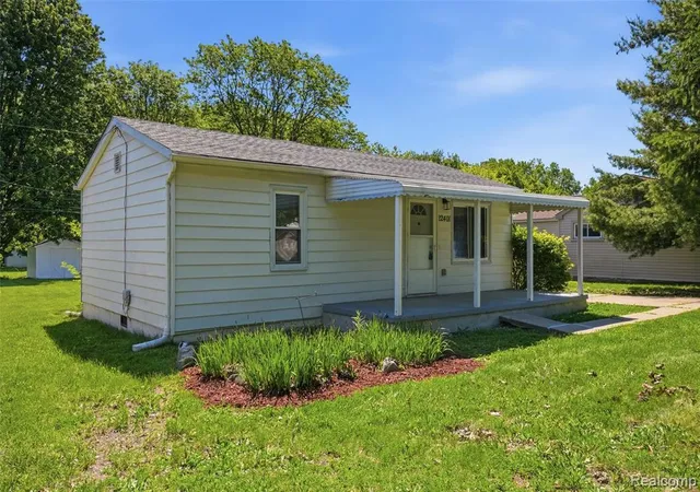 Homes for sale in Woodhaven, MI | 22401 Monterey Dr, Woodhaven, MI 48183 | MLS# 60997514