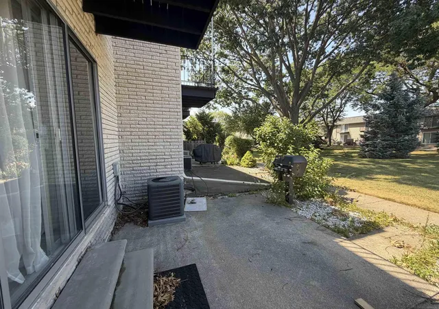 Photo 3 of Condo for sale at 4446 15 Mile Rd, Sterling Heights, MI 48310 | MLS# 50220151 | Listing updated on 2026-09-18