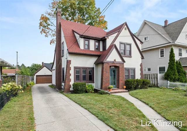 Homes for sale in Grand Rapids, MI | 2324 Madison Ave, Grand Rapids, MI 49507 | MLS# 70496485