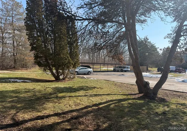 Photo 3 of Condo for sale at 22140 Indian Crk Dr, Farmington Hills, MI 48335 | MLS# 60970153 | Listing updated on 2026-08-30