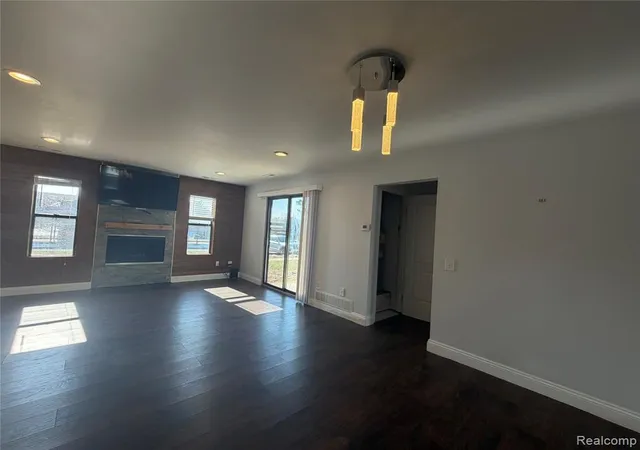 Photo 5 of Condo for sale at 22140 Indian Crk Dr, Farmington Hills, MI 48335 | MLS# 60970153 | Listing updated on 2026-08-30