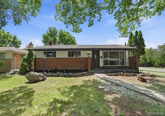 Photo 2 of Single family home for sale at 13741 Pearson St, Oak Park, MI 48237 | MLS# 61014832 | Listing updated on 2026-08-28