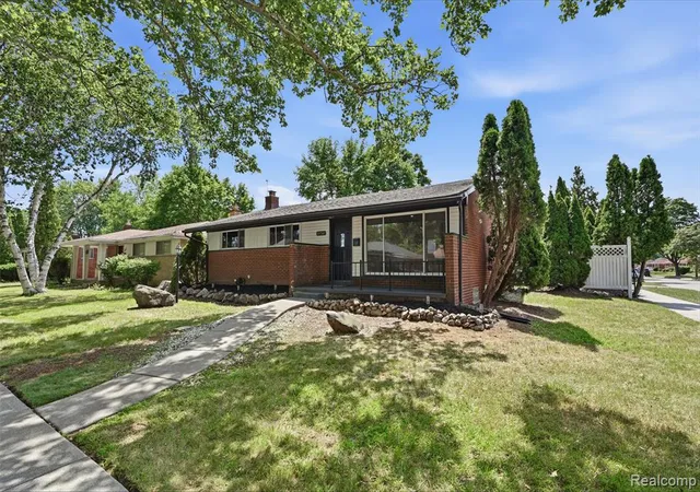 Photo 4 of Single family home for sale at 13741 Pearson St, Oak Park, MI 48237 | MLS# 61014832 | Listing updated on 2026-08-28
