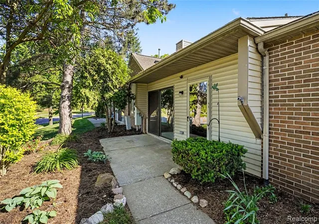 Homes for sale in Brighton, MI | 314 Spring Brooke Dr #7, Brighton, MI 48116 | MLS# 60998759