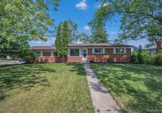 Homes for sale in Oxford, MI | 1323 Foreland Dr, Oxford, MI 48371 | MLS# 61007567