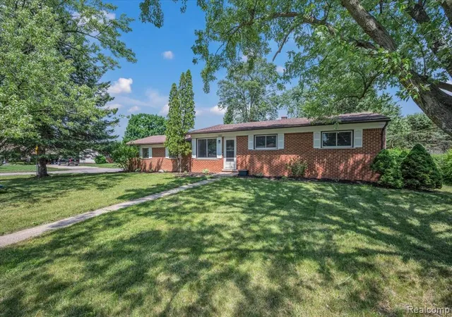 Homes for sale in Oxford, MI | 1323 Foreland Dr, Oxford, MI 48371 | MLS# 61007567