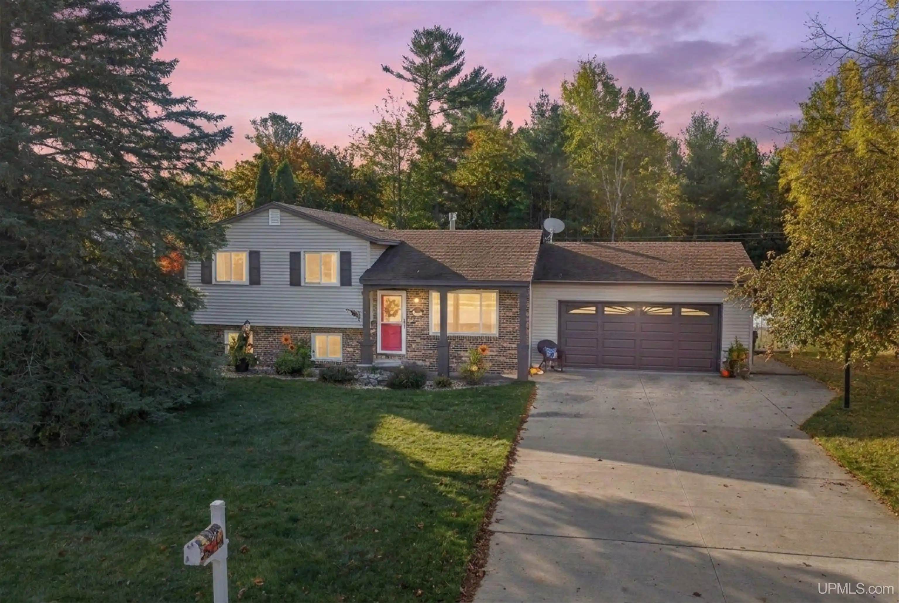 Single family home for sale at 2801 S 5th Avenue, Escanaba, MI 49829 | MLS# 50224629