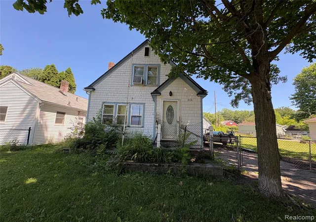 Homes for sale in Lansing, MI | 818 Loa St, Lansing, MI 48910 | MLS# 61003712
