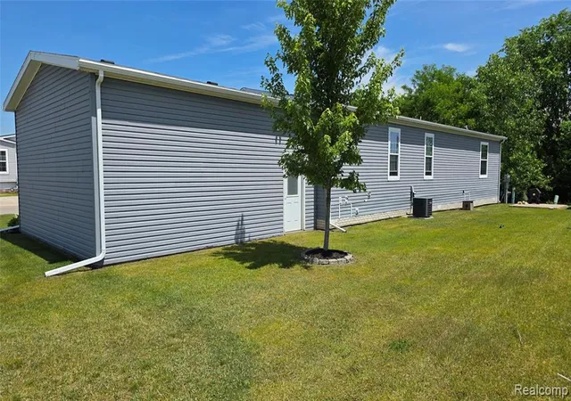 Photo 3 of Manufactured home for sale at 9758 Home Ct, Fenton, MI 48430 | MLS# 61001228 | Listing updated on 2026-08-14
