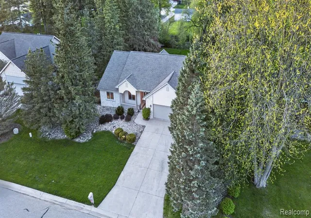 2nd image of 9508 Pine Needle Trl, Flushing, MI 48433 | MLS# 60997178
