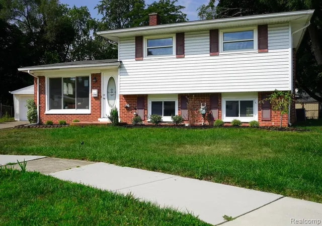 Photo 2 of Single family home for sale at 1348 Gault Dr, Ypsilanti, MI 48198 6426 | MLS# 61023625 | Listing updated on 2026-08-26