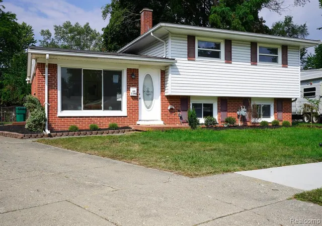 Photo 3 of Single family home for sale at 1348 Gault Dr, Ypsilanti, MI 48198 6426 | MLS# 61023625 | Listing updated on 2026-08-26