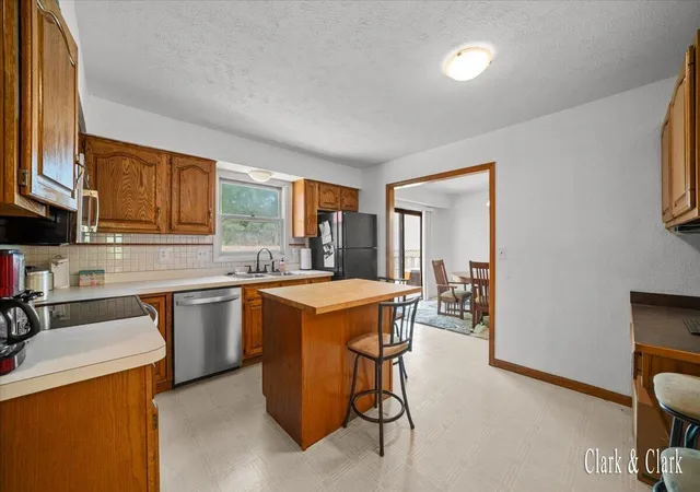 3rd image of 5001 Westhaven Blvd, Lansing, MI 48917 | MLS# 70539022
