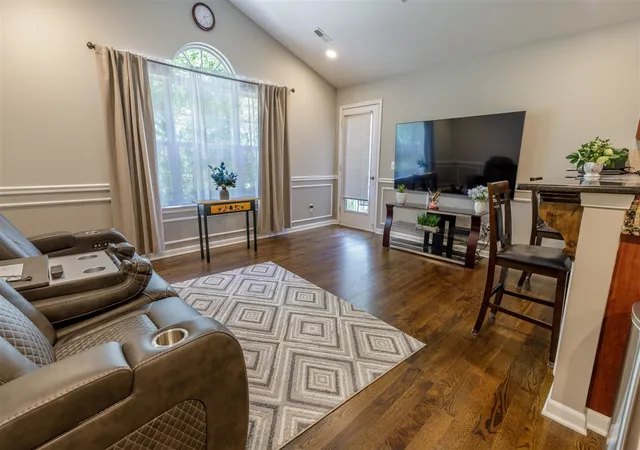 Listing Photo 5 - Condo for sale in building located at 11355 N Woods Dr, Shelby Township, MI 48317