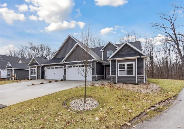 Homes for sale in Hillsdale, MI | 1140 Lochaven Cir #10B, Hillsdale, MI 49242 | MLS# 70283614