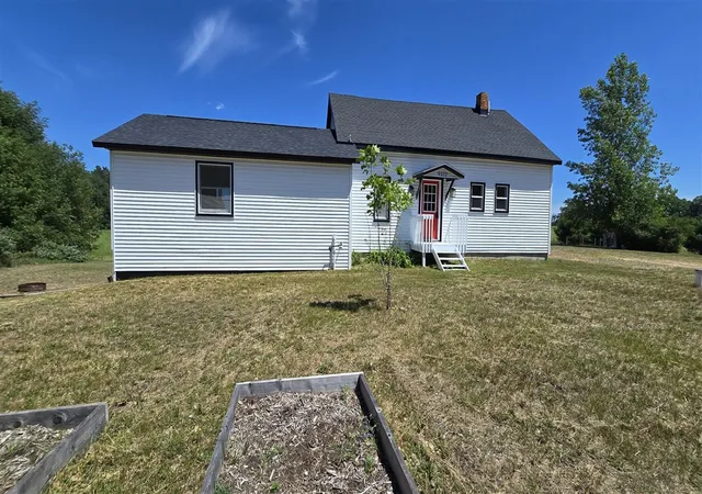 Photo 4 of Single Family Residence at 9322 N 80th Avenue, Pentwater, MI 49449 | MLS# 70543976 |  | Sold on 2026-08-14