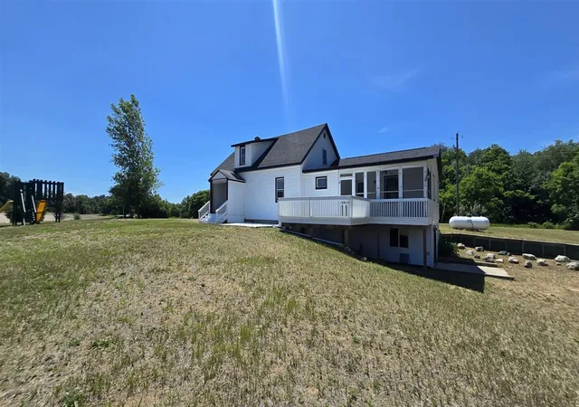 Photo 5 of Single Family Residence at 9322 N 80th Avenue, Pentwater, MI 49449 | MLS# 70543976 |  | Sold on 2026-08-14