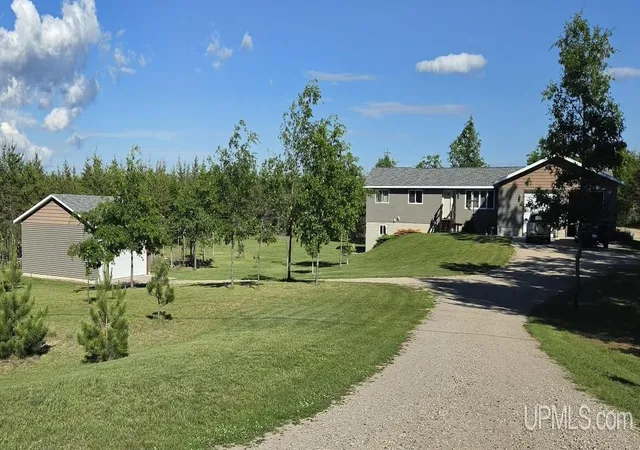 Homes for sale in Rapid River, MI | 8960 Cty 513 T Rd, Rapid River, MI 49878 | MLS# 50213716