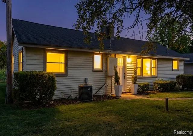 Photo 3 of Single family home for sale at 11560 Island Ct, Hartland, MI 48353 3417 | MLS# 60998884 | Listing updated on 2026-08-30