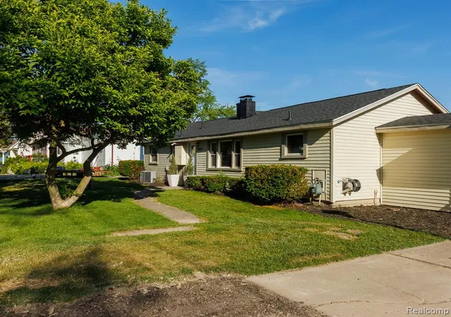 Homes for sale in Hartland, MI | 11560 Island Ct Ct, Hartland, MI 48353 | MLS# 60998884
