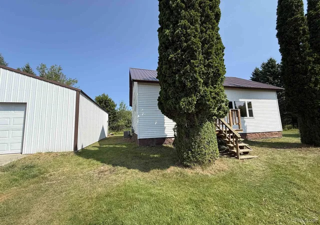 2nd image of 900 Manistique Ave, Manistique, MI 49854 | MLS# 50217844