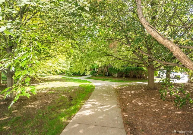 Listing Photo 4 - Condo for sale in building located at 5738 Wellesley Ln, Ypsilanti, MI 48197