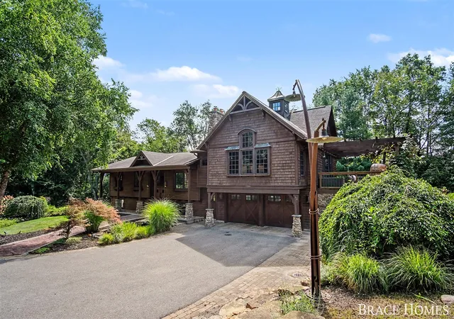 Photo 2 of Single family home for sale at 5501 Canyon River Dr, Ada, MI 49301 | MLS# 70554825 | Listing updated on 2026-09-15