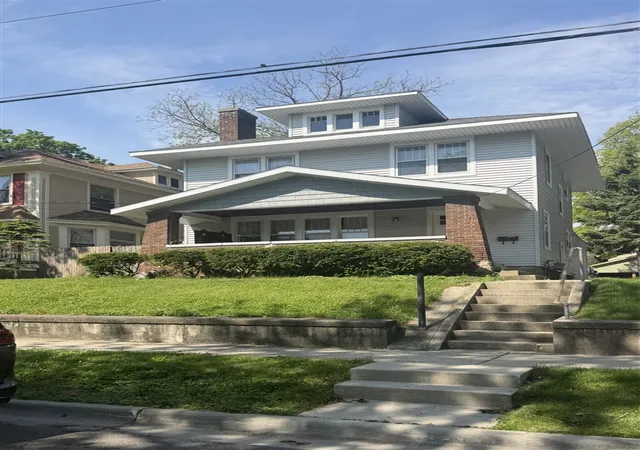 Photo 1 of Single family home for sale at 425 Rosewood Ave, Grand Rapids, MI 49506 | MLS# 70532742 | Listing updated on 2026-08-21