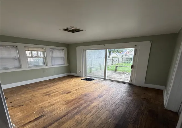 Photo 2 of Single family home for sale at 425 Rosewood Ave, Grand Rapids, MI 49506 | MLS# 70532742 | Listing updated on 2026-09-22