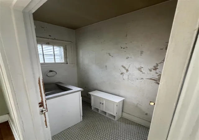 Photo 3 of Single family home for sale at 425 Rosewood Ave, Grand Rapids, MI 49506 | MLS# 70532742 | Listing updated on 2026-09-22