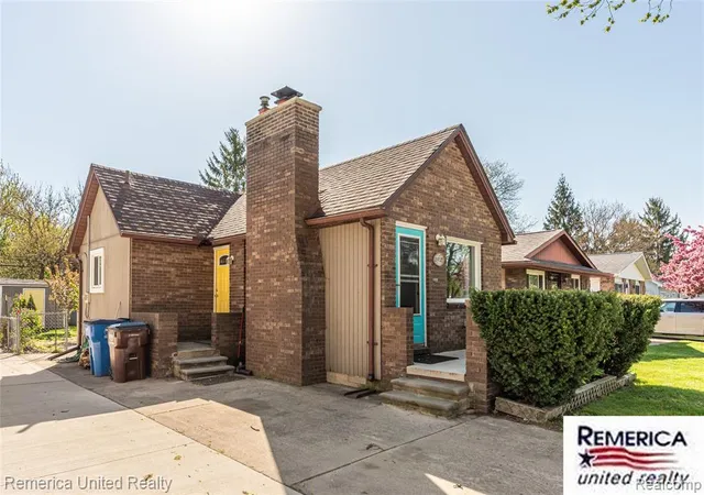 Homes for sale in Gibraltar, MI | 29821 Munro St, Gibraltar, MI 48173 | MLS# 60990295