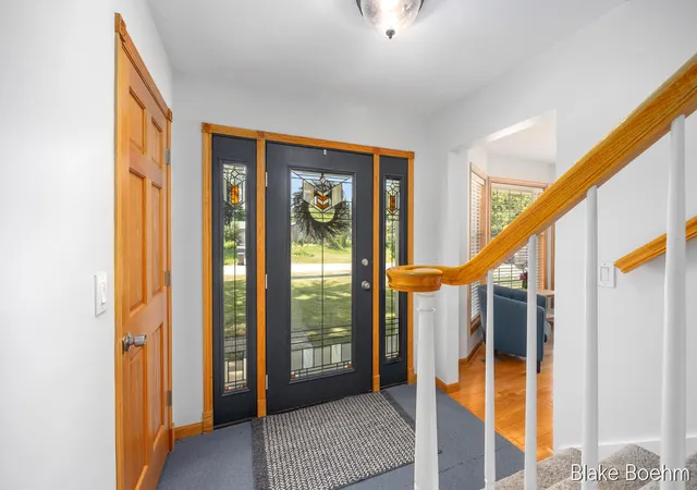 Photo 3 of Sale Pending at 118 Lauderdale Ave, Grand Rapids, MI 49546 | MLS# 70546186 | Listing updated on 2026-09-10