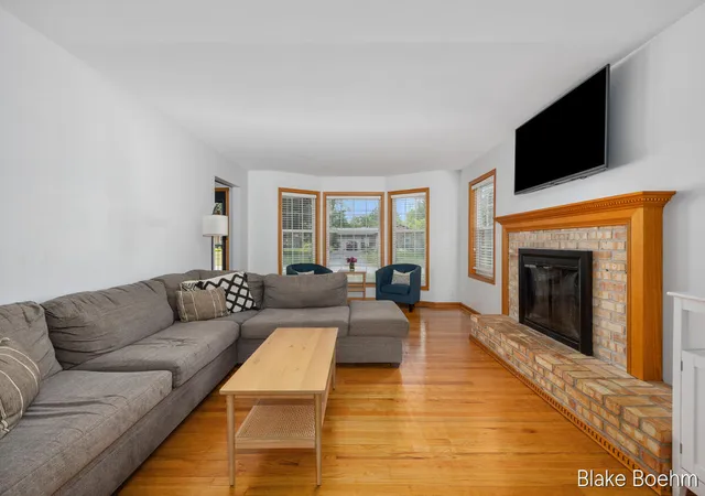 Photo 4 of Sale Pending at 118 Lauderdale Ave, Grand Rapids, MI 49546 | MLS# 70546186 | Listing updated on 2026-09-10
