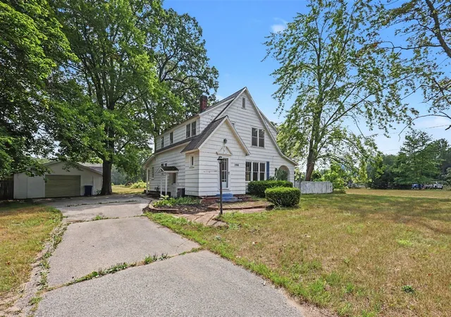 Photo 3 of Single family home for sale at 598 S Brooks Rd, Muskegon, MI 49442 | MLS# 70550978 | Listing updated on 2026-09-01