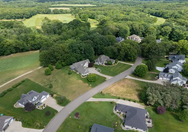 3rd image of 29236 Heritage Ln, Paw Paw, MI 49079 | MLS# 70539207