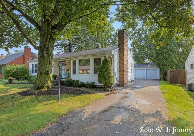 Photo 3 of Single family home for sale at 1744 Woodward Ave, Grand Rapids, MI 49506 | MLS# 70551758 | Listing updated on 2026-10-02
