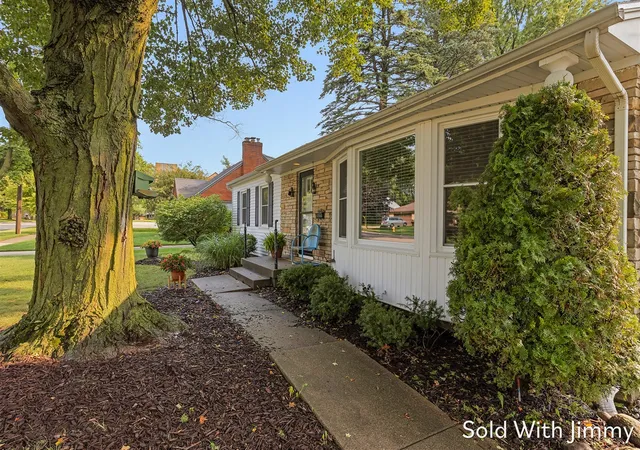 Photo 3 of Sale Pending at 1744 Woodward Ave, Grand Rapids, MI 49506 | MLS# 70551758 | Listing updated on 2026-10-21
