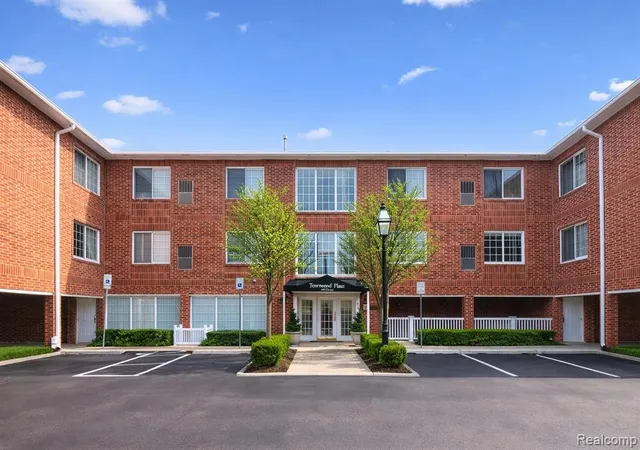 Photo 1 of Condo for sale at 444 Chester St #425, Birmingham, MI 48009 | MLS# 60984275 | Listing updated on 2026-07-07