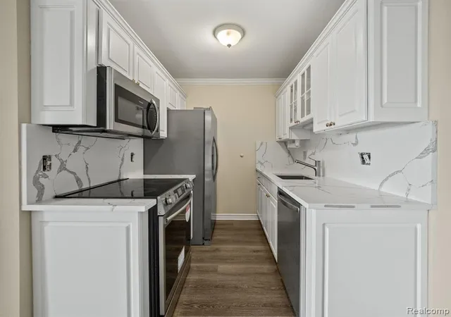 Listing Photo 3 - Condo for sale in building located at 444 Chester St, Birmingham, MI 48009 - Unit #425