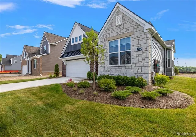 Photo 4 of Single family home for sale at 2352 Provencal Dr, Commerce Township, MI 48382 | MLS# 61018220 | Listing updated on 2026-09-02