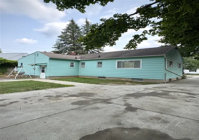 Photo 3 of Sale Pending at 7556 Church St, Swartz Creek, MI 48473 | MLS# 70548412 | Listing updated on 2026-09-30