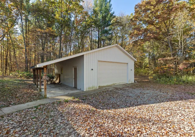 4th image of 6585 Crystal Lake Rd, Holton, MI 49425 | MLS# 70502645