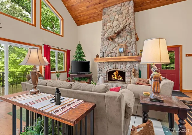Photo 3 of Single family home for sale at 6322 Paint Pond River Rd, Florence T Wi, WI 54121 | MLS# 50219944 | Listing updated on 2026-09-17